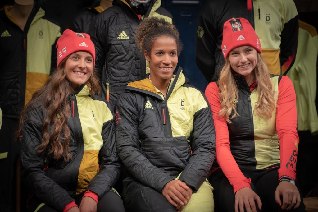 Sabrina Cakmakli (Ski Freestyle), Mariama Jamanka (Bob), Laura Nolte (Bob) bei der Einkleidung für Peking 22