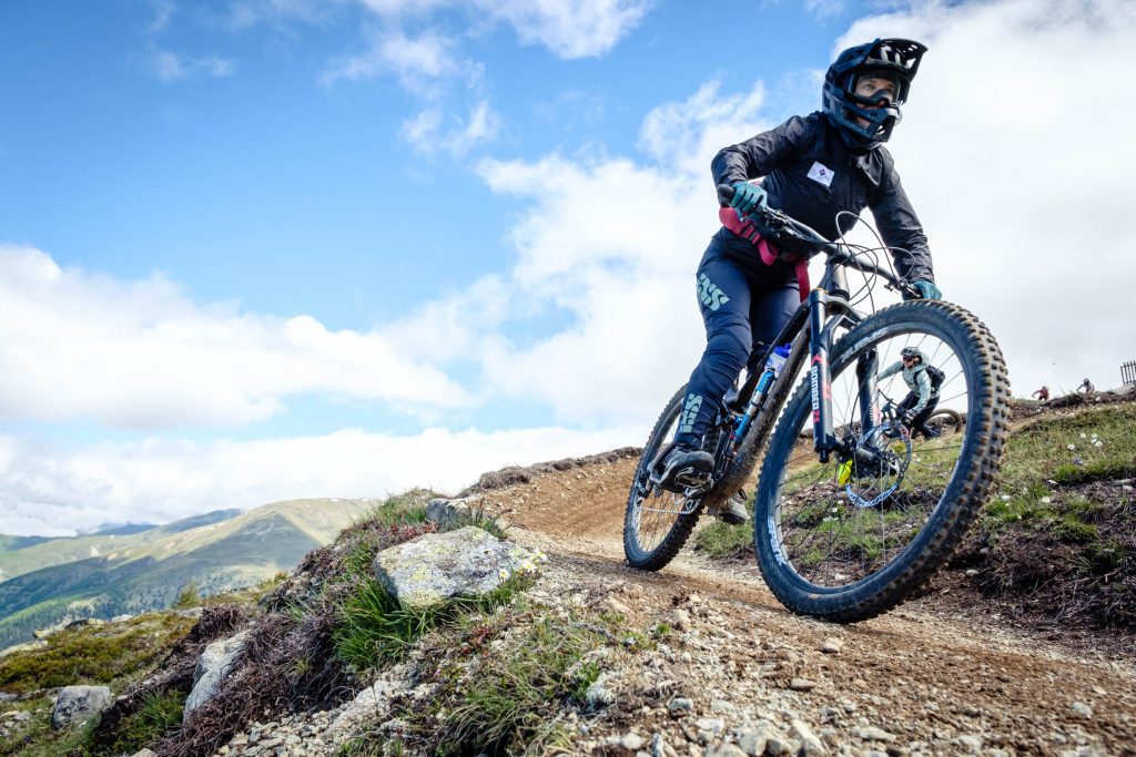 Frau beim Radfahren Mountainbike