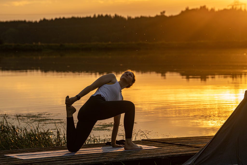 Oberschenkelstretch Yoga für Skifahrer